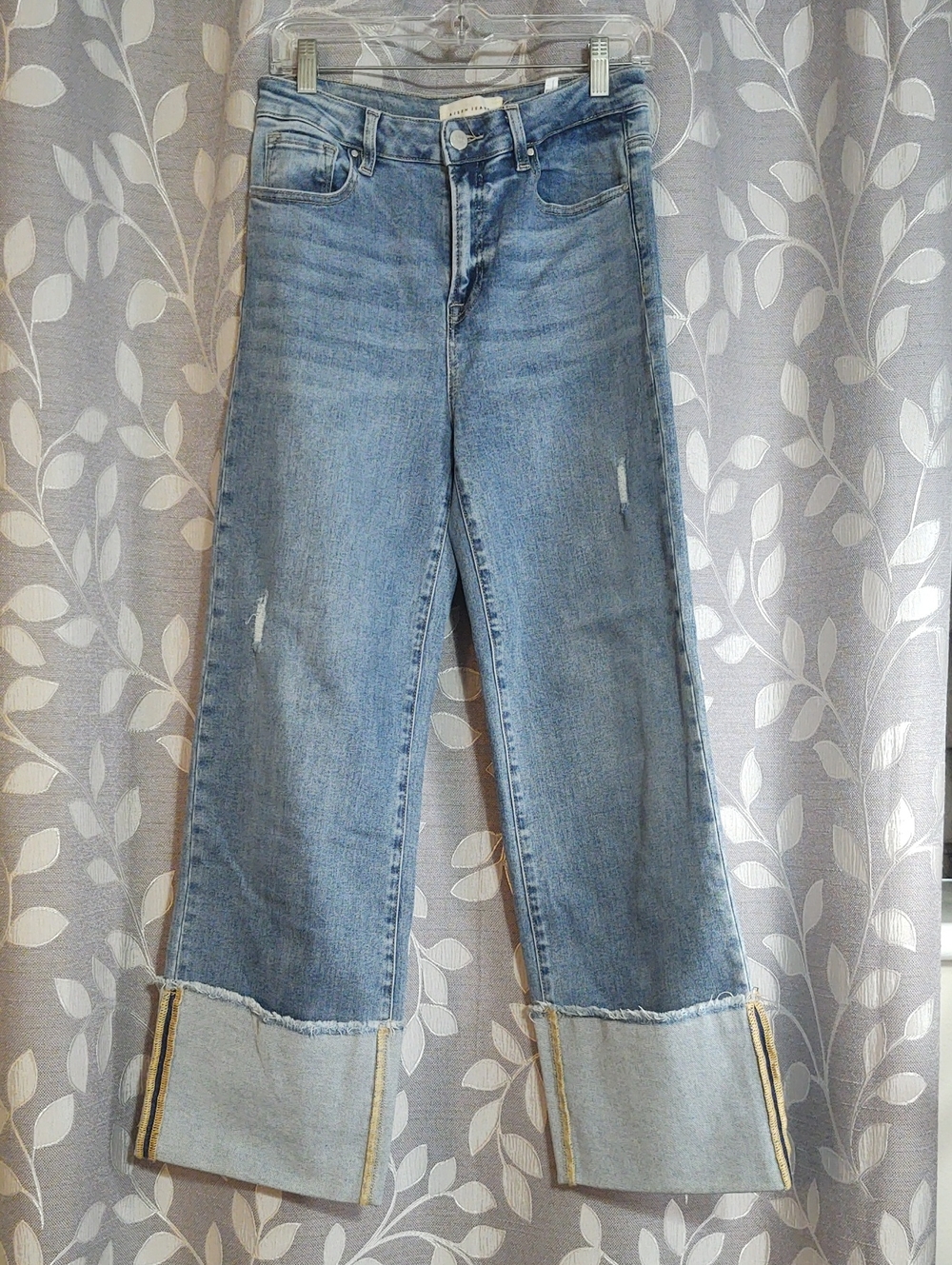 Risen Light Blue Wide-Leg Cuffed Women’s Jeans size 9/29